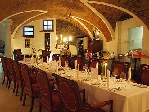 Community center cellar, © Roisl Elegant vaulted room with table setting and candlesticks.