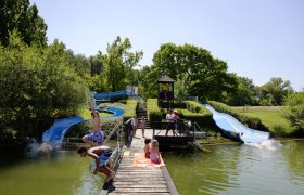 Slide at the Aubad Tulln, © Alexander Haiden Children play on water slides at the Aubad Tulln.