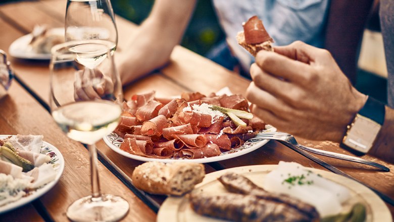 Enjoy culinary delights at a wine tavern, © Andreas Hofer Enjoy culinary delights at a wine tavern, © Andreas Hofer