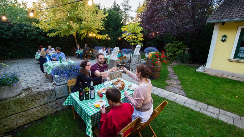 Culinary delights offered by 20 wine taverns, © Marktgemeinde Leobersdorf Culinary delights offered by 20 wine taverns, © Marktgemeinde Leobersdorf