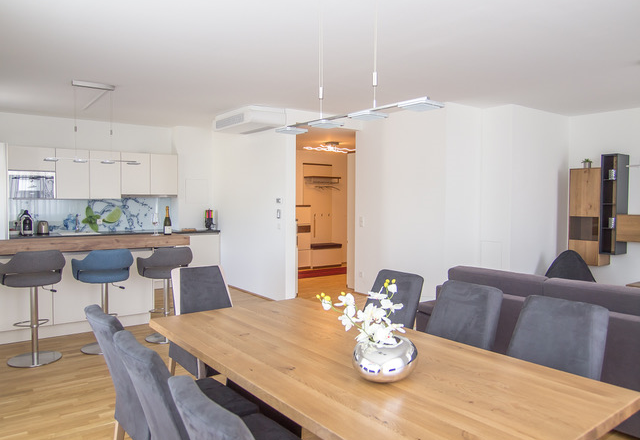 TDR-Fewo Rooftop living room, © Guestia GmbH Cozy living/dining room with dining table for up to 6 people