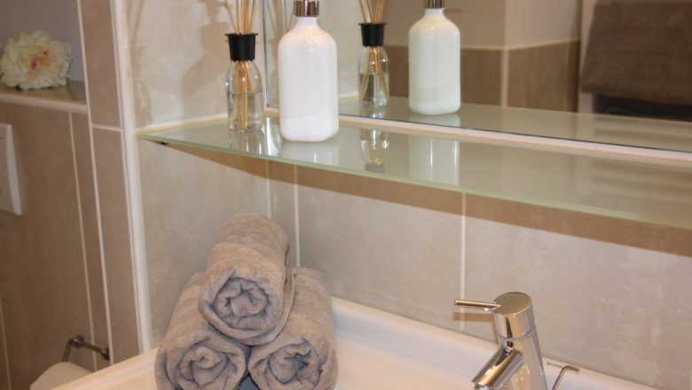 Old gatehouse, © © Elisabeth Hofer Bathroom with towels, soap dispenser and fragrance sticks.