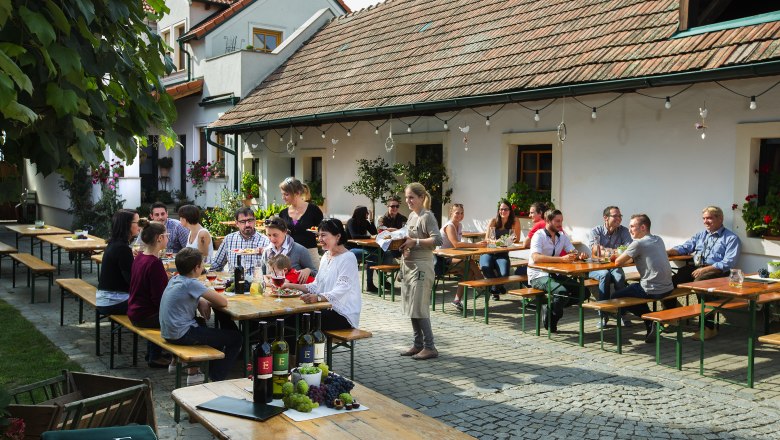 Buschenschank (typical tavern) Brigitte and Christian Edelmann, © Edelmann Buschenschank (typical tavern) Brigitte and Christian Edelmann, © Edelmann