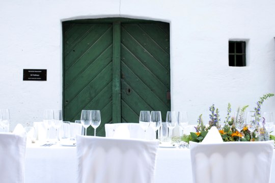a special way to enjoy an unforgettable wine journey. Niedersulz wine cellar lane., © Weinviertel Tourismus/Wurnig