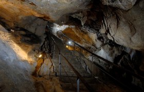 Nixhöhle Frankenfels, © Thaler Heiner Interior view of the Nix Cave in Frankenfels with illuminated staircase.