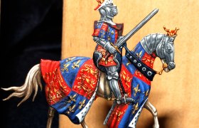 Tin figure world Katzesldorf, © Zinnfigurenwelt Katzelsdorf, Foto: Franz Rieder Pewter figure of a knight in armor on a horse with a colorful tabard.