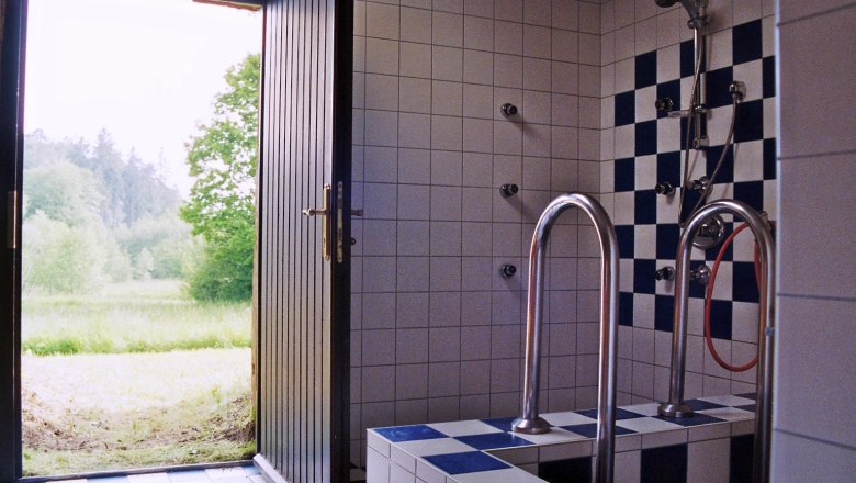 Shower & plunge pool, © René Prinz Shower & plunge pool, © René Prinz