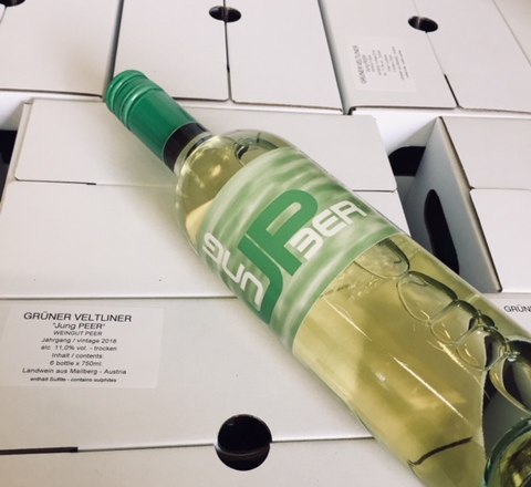 Wine bottle, © Weingut Peer Grüne Veltliner wine bottle on cardboard.