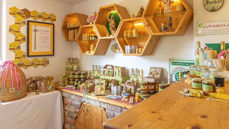 Organic beekeeping Fuchsteiner, © Theo Kust Organic beekeeping Fuchsteiner, © Theo Kust