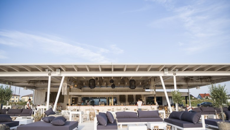 Sky blue, © Himmelblau Wiener Neustadt - Uhl Sky blue, © Himmelblau Wiener Neustadt - Uhl