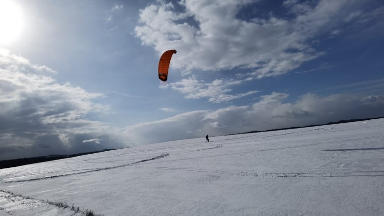 Snowkiting in winter, © Thomas Starkl Snowkiting in winter, © Thomas Starkl