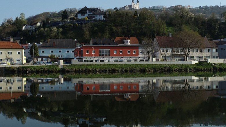Cafe Lechner Marbach, © Bäckerei Lechner Town view of Marbach with buildings and church reflected in the water.