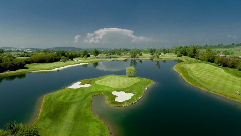 dcc-pond_1, © DCC View of the golf course with extensive lake.