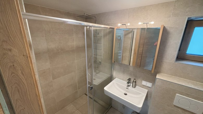 Bathroom, © Michael Hofer Modern bathroom with shower, washbasin and mirror.