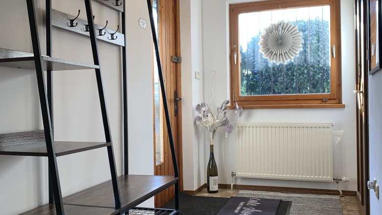 TDR-Chalet Wienerwald-bright corridor, © Obermeier Corridor to the rooms with window