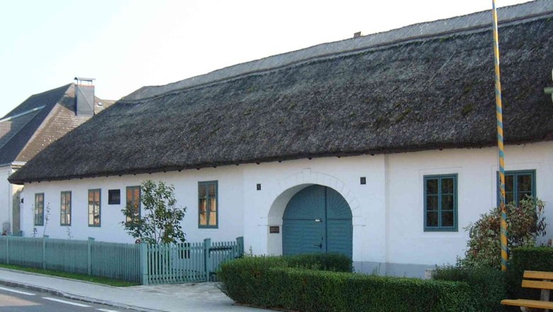 Haydn's birthplace, © Marktgemeinde Rohrau The house where Joseph Haydn was born in Rohrau, Austria, with a thatched roof and blue windows.