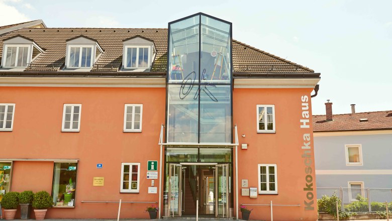 Oskar Kokoschka House, © Klaus Engelmayer The Oskar Kokoschka House with its orange façade and glass entrance.
