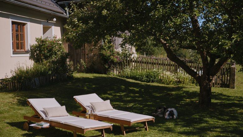 Loungers in the courtyard, © Mathias Lixl / lixl.com Loungers in the courtyard, © Mathias Lixl / lixl.com