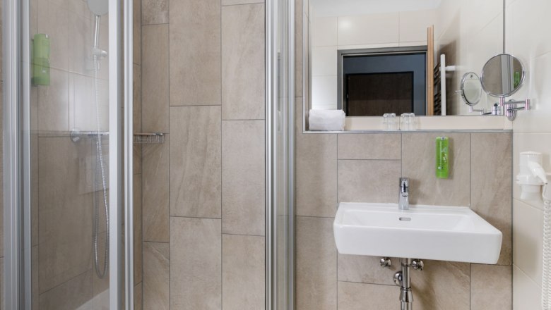 Bathroom JUFA Hotel am Sigmundsberg, © Harald Eisenberger/JUFA Hotels Bathroom JUFA Hotel am Sigmundsberg, © Harald Eisenberger/JUFA Hotels