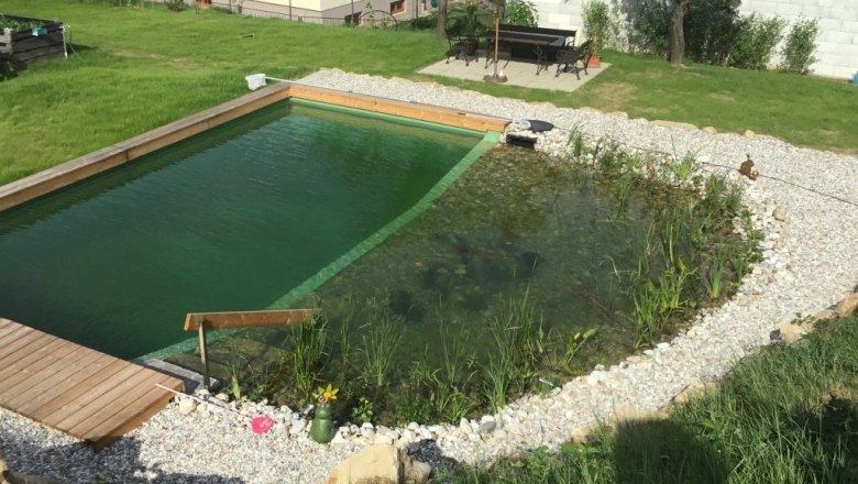 Swimming pond with sunbathing lawn, © Karin Ruthner Swimming pond with sunbathing lawn, © Karin Ruthner