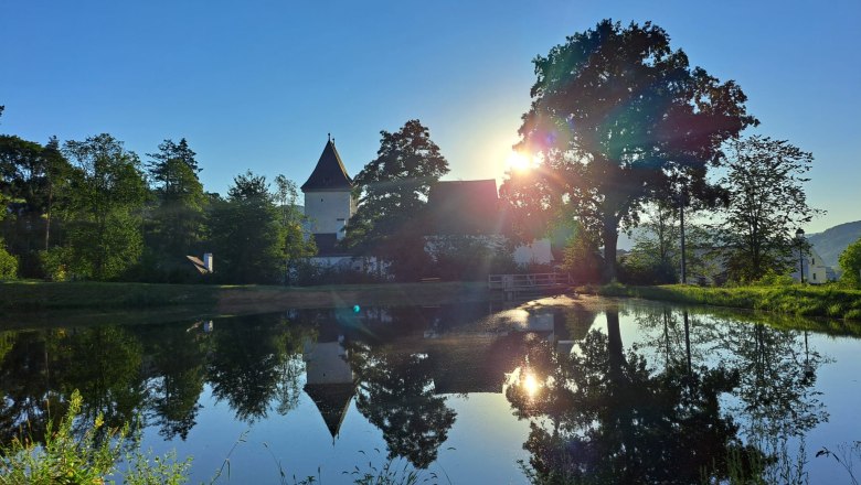 Castle with castle pond, © Pöcksteiner Castle with castle pond, © Pöcksteiner