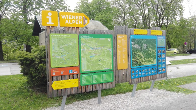 Hiking starting point Payerbach, © Wiener Alpen, Michaela Dorfstätter Information boards at the Payerbach hiking starting point with maps and signposts to the Vienna Alps.