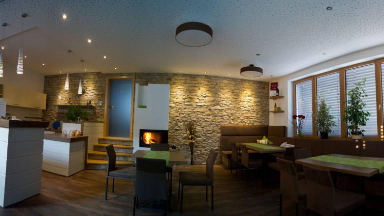 Tasting room, © Weingut Wagner Modern tasting room with bar, tables and fireplace.