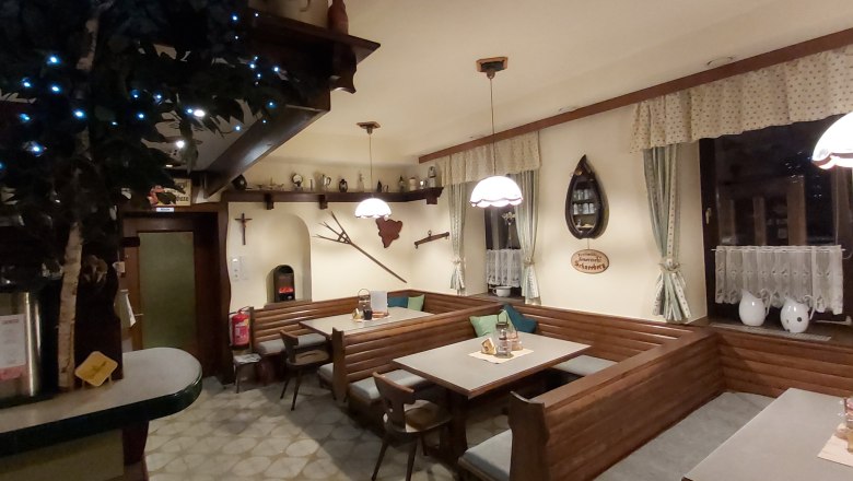 Restaurant, © Martin Zwinz Cozy dining room with wooden furniture, decorative curtains and rustic accessories.