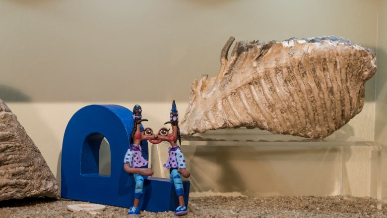 Mammoth tooth and museum mascot Momo Historica, © @ Wolfgang Gonaus Mammoth tooth and museum mascot Momo Historica, © @ Wolfgang Gonaus