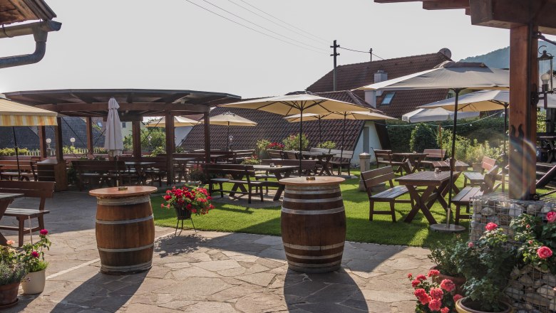 Guest garden at the Rehrl-Fischer wine tavern, © Robert Ringseis Guest garden at the Rehrl-Fischer wine tavern, © Robert Ringseis