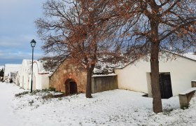 Prellenkirchen wine cellar lane in winter, © Donau Niederösterreich, Margit Neubauer Snow-covered wine cellar lane in winter