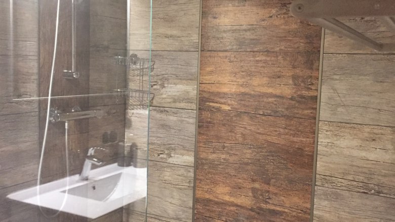 Hippo Campus, bathroom, © Hippo Campus Hippo Campus, bathroom