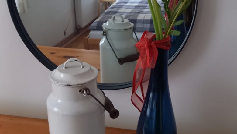 2-bed flowers and mirror, © Andreas Egger 2-bed flowers and mirror, © Andreas Egger