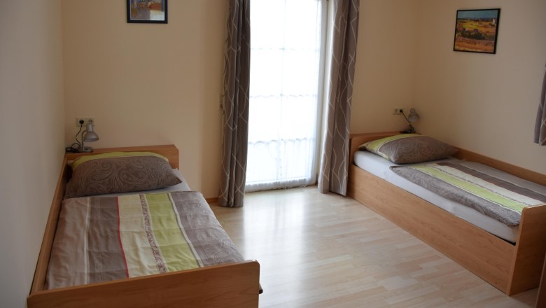 Double room, Marchfelder Pension, Orth/Do, © Marchfelder Pension Room with two single beds in the Marchfelder Pension, Orth/Do