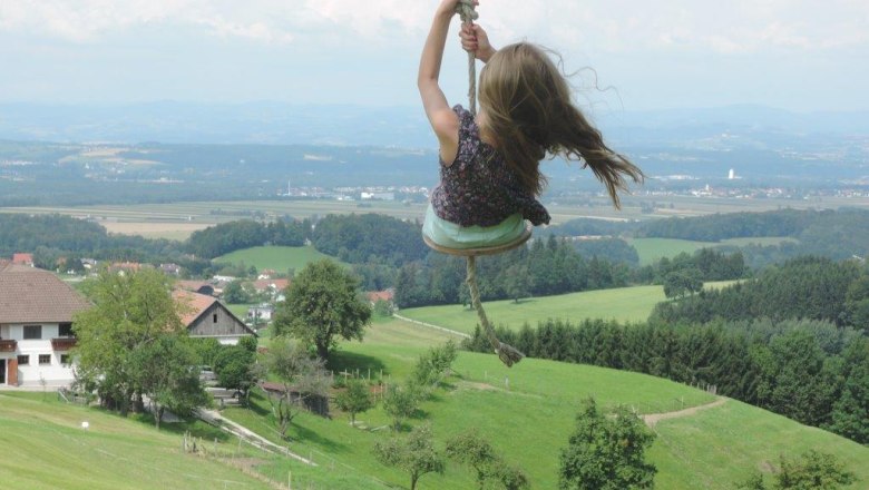 Mostviertel swing with a view, © Landhaus Aigner Mostviertel swing with a view, © Landhaus Aigner