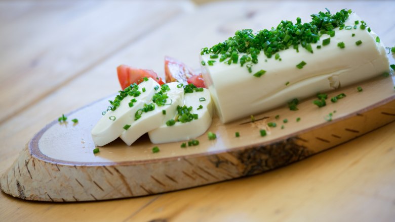 Best with fresh chives: Mostviertler sheep's cheese, © schwarz-koenig.at Best with fresh chives: Mostviertler sheep's cheese, © schwarz-koenig.at