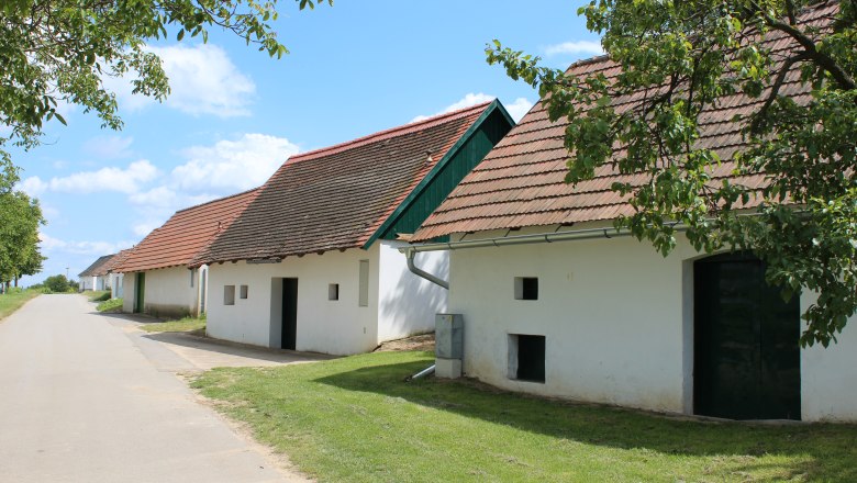 Wine cellar lane Ketzelsdorf, © Weinviertel Tourismus / Krönigsberger Wine cellar lane Ketzelsdorf, © Weinviertel Tourismus / Krönigsberger