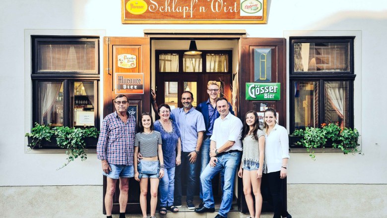 Your hosts, the Braun family, © Schlapf'n Wirt Your hosts, the Braun family, © Schlapf'n Wirt