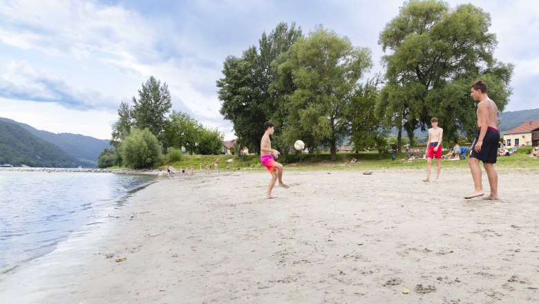 Danube beach Weißenkirchen, © Donau NÖ Tourismus GmbH_Barbara Elser Danube beach Weißenkirchen, © Donau NÖ Tourismus GmbH_Barbara Elser
