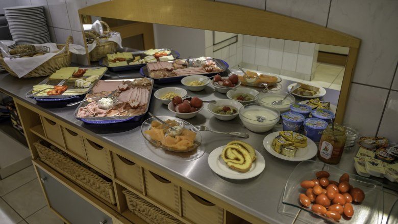 Rich breakfast buffet, © Studeny Rich breakfast buffet, © Studeny