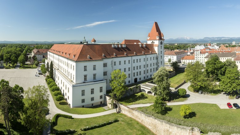 Theresian Military Academy, © Wiener Alpen, Foto: Franz Zwickl Aerial view of the Theresian Military Academy in Austria with red roof and surrounding greenery.