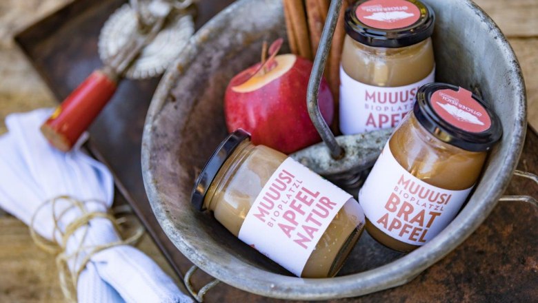 Each jar contains puree from 2 apples, © schwarz-koenig.at Each jar contains puree from 2 apples, © schwarz-koenig.at