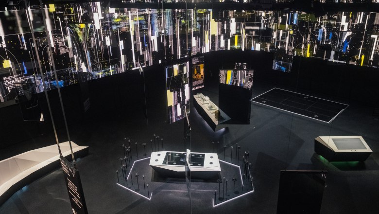 TD House of Digitization, © Leonardo Ramirez All-round flat screen covers the entire wall with a view down to the exhibition