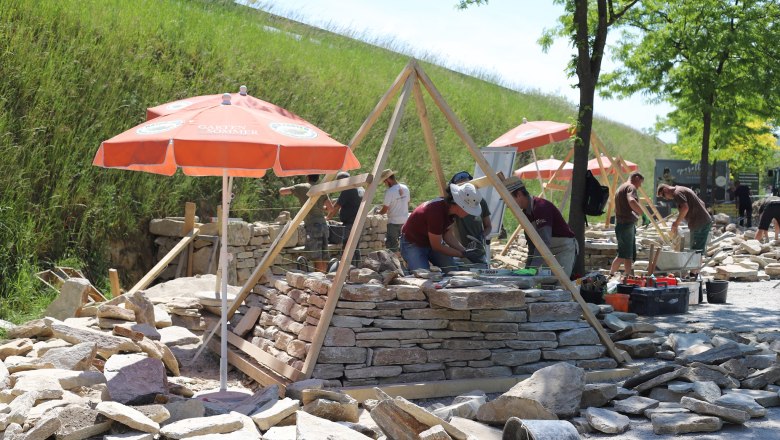 Dry stone wall building workshop, © zVg Dry stone wall building workshop, © zVg