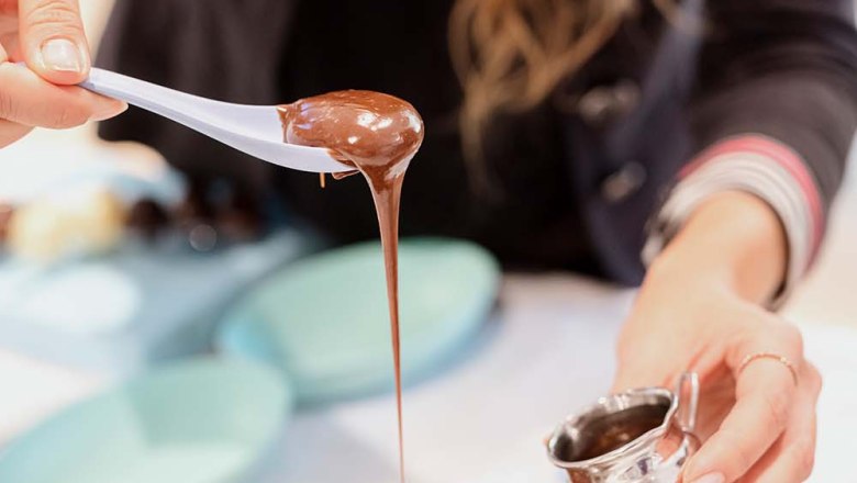 HEIDI Chocolates Workshop Filling Chocolates, © Heidi Chocolat HEIDI Chocolates Workshop Filling Chocolates, © Heidi Chocolat