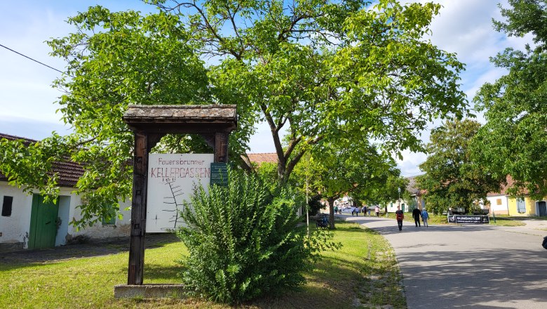 Wine cellar lane Feuersbrunn, © Verena Schnatter Wine cellar lane Feuersbrunn, © Verena Schnatter