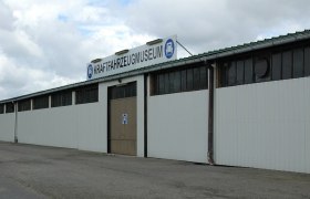 directly at the railroad crossing, © Kraftfahrzeugmuseum Sigmundsherberg directly at the railroad crossing, © Kraftfahrzeugmuseum Sigmundsherberg