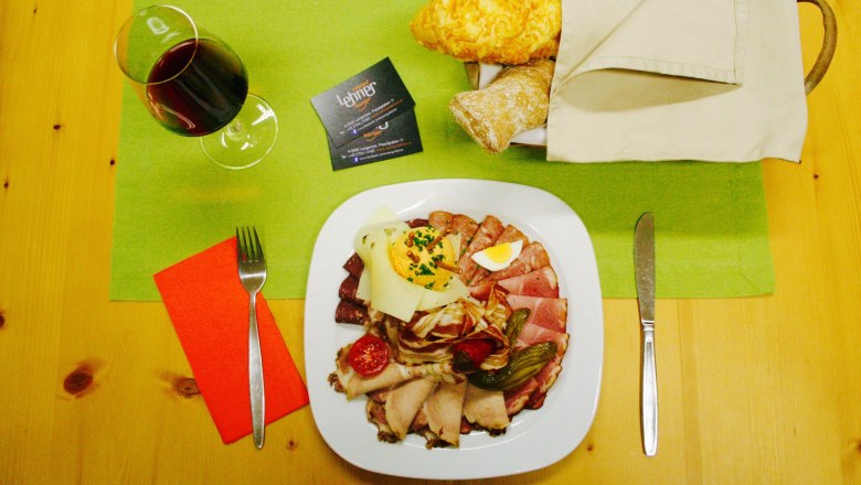 Brettljause Winery & wine tavern Lehner, © Weingut & Heuriger Lehner Brettljause Winery & wine tavern Lehner, © Weingut & Heuriger Lehner