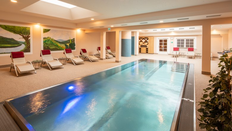 Indoor pool in the spa, © Lachlan Blair/Loxpix A modern indoor pool in the hotel spa with loungers and murals