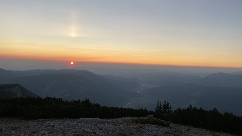 Sunrise Jakobskogel, © Wiener Alpen Sunrise over the mountains on the Jakobskogel with an orange sky.